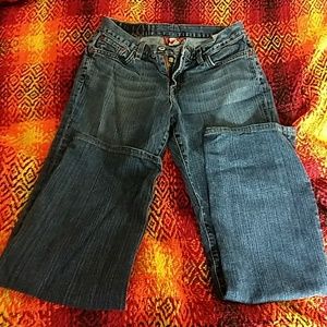 NWOT lucky brand jeans. Never worn.